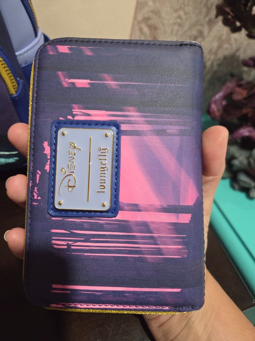 Pocahontas loungefly backpack and wallet - Picture 4 of 16